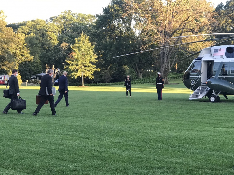 بالصور.. نقل ترامب إلى المستشفى 