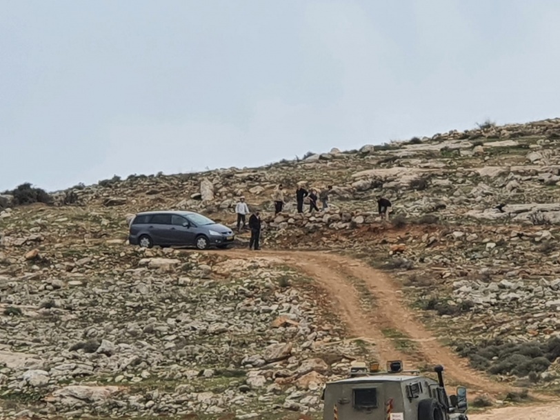 مواطنون يطردون مستوطنين حاولوا الاستيلاء على أرض شرق الخليل