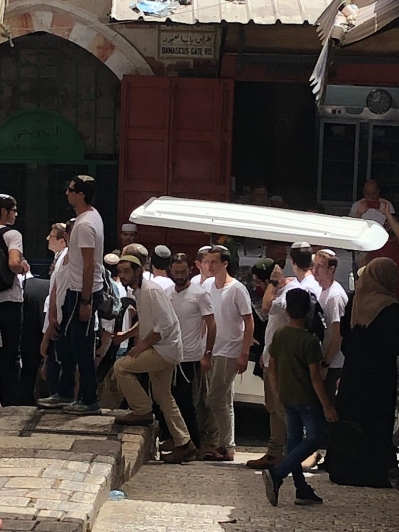 اندلاع مواجهات عنيفة- الاحتلال يغلق شوارع القدس القديمة 