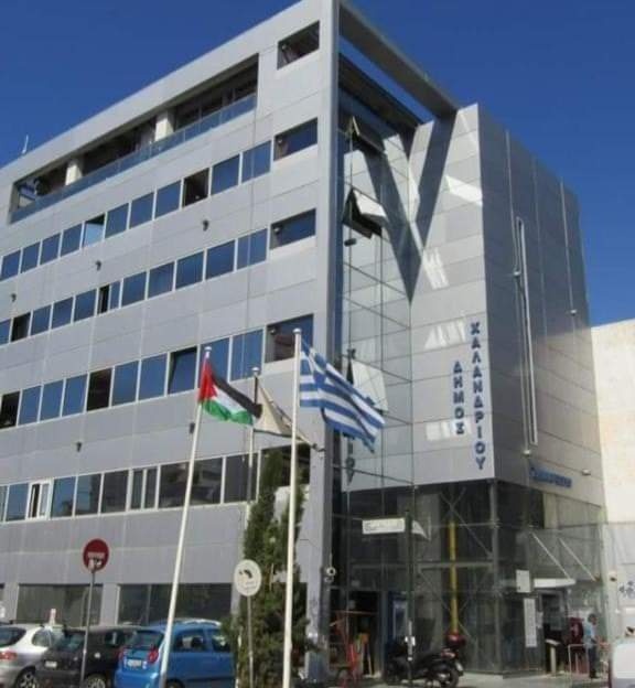 100 نقابة عمالية يونانية تتضامن وبلديات ترفع العلم الفلسطيني