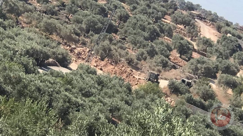 نابلس: الاحتلال يغلق الطرق المؤدية الى جبل صبيح ويصادر جرافة