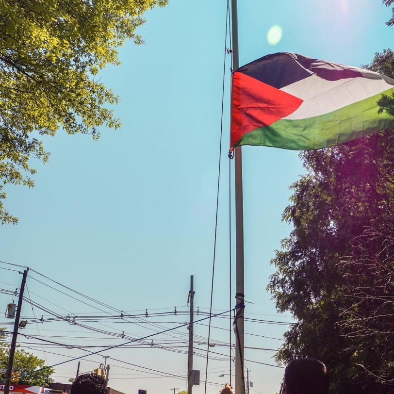 رفع العلم الفلسطيني على بلديتين أمريكيتين