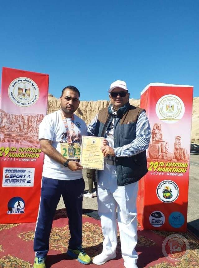 فوز العداء الفلسطيني سامي نتيل بالمركز الأول في سباق ماراثون مصر الدولي لمسافة 5 ك