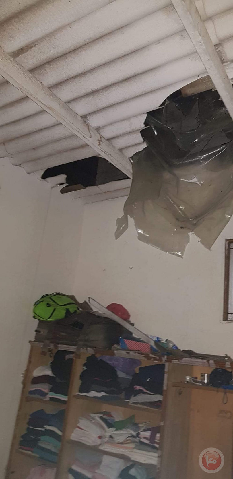 غزة: نجاة عائلة بعد سقوط سقف منزلها بفعل ثأتير المنخفض