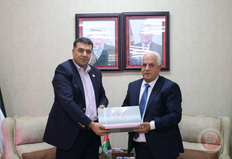 محافظ الخليل يستقبل وزير الزراعة الأردني