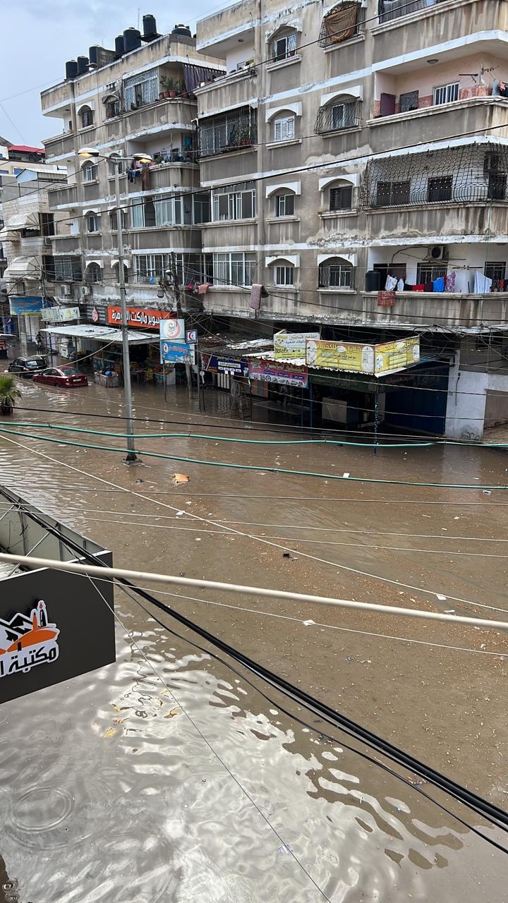 غرق عدد من المنازل نتيجة الامطار بغزة (شاهد)