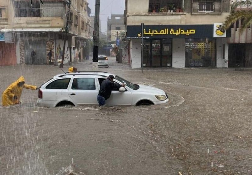 غرق عدد من المنازل نتيجة الامطار بغزة (شاهد)