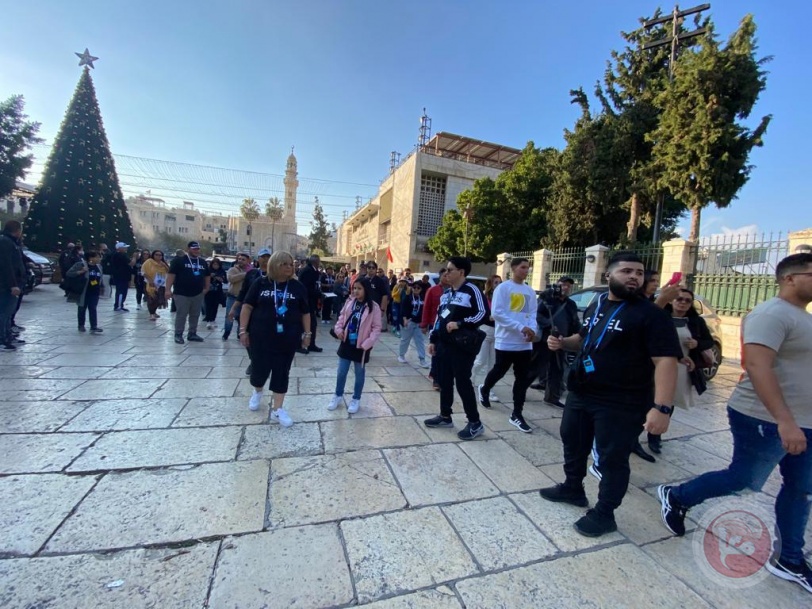 بيت لحم: طرد مجموعة سياحية تلبس قمصان مطبوع عليها كلمة إسرائيل(صور)