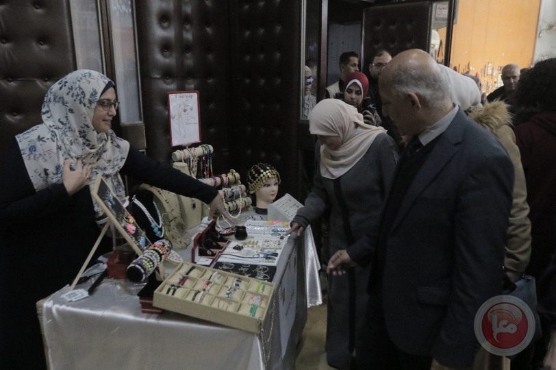معرض للمشغولات التراثية لدعم النساء بغزة