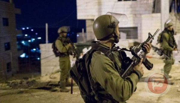 The occupation arrests 13 citizens of the West Bank