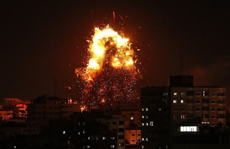 العدوان مستمر الاحتلال الصهيوني يواصل قصف قطاع غزة 1-rxj6pvw-1621015622