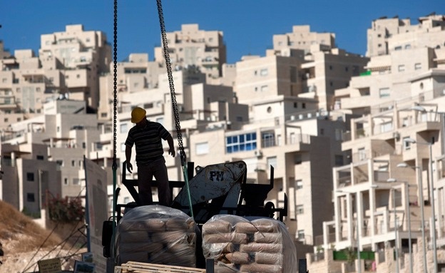 وزارة العمل بغزة تضع شروطا للراغبين بالحصول على تصريح عمال في اسرائيل