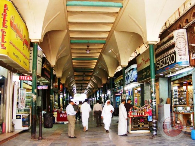السعودية تسمح رسميا بفتح المتاجر خلال أوقات الصلاة