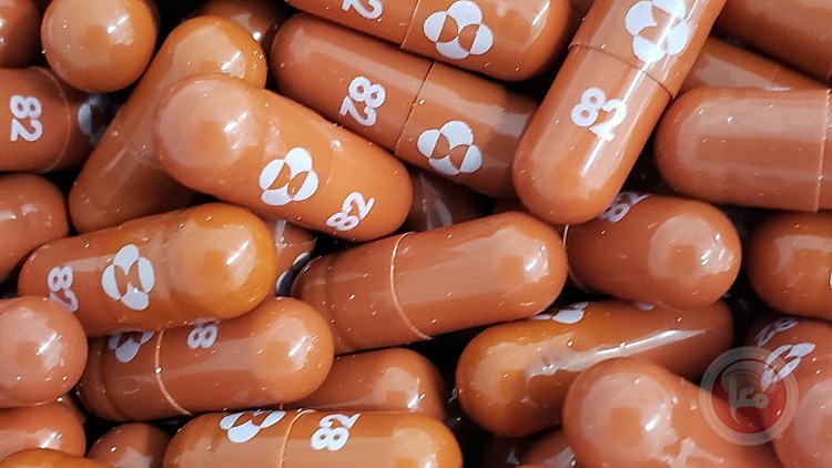 لجنة صحية أميركية توصي بإجازة استخدام أقراص &quot;ميرك&quot; المضادّة للكورونا