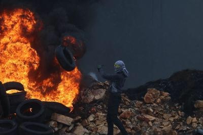 اصابتان برصاص الاحتلال والعشرات بالاختناق خلال قمع مسيرة كفر قدوم