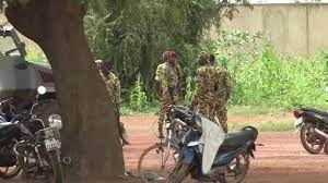 بيان رسمي من جيش بوركينا فاسو بإقالة الرئيس وحل الحكومة والبرلمان وإغلاق الحدود