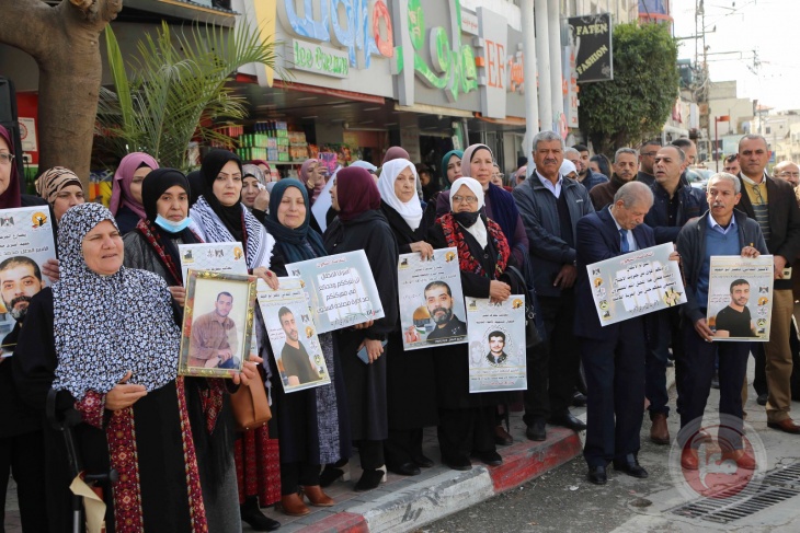Qalqilya..a solidarity stand and a day of popular anger in support of the prisoners