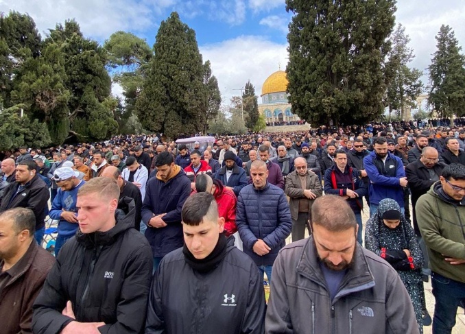 50,000 citizens perform Friday prayers at Al-Aqsa despite restrictions