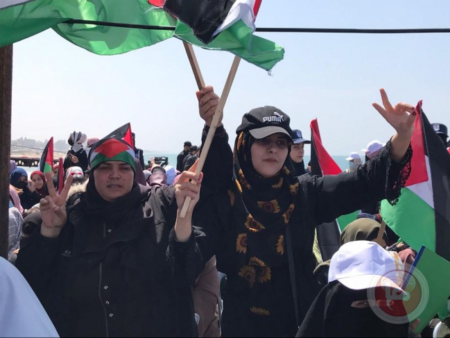 Palestinians celebrate the 46th anniversary of Land Day with a massive demonstration in the port of Gaza