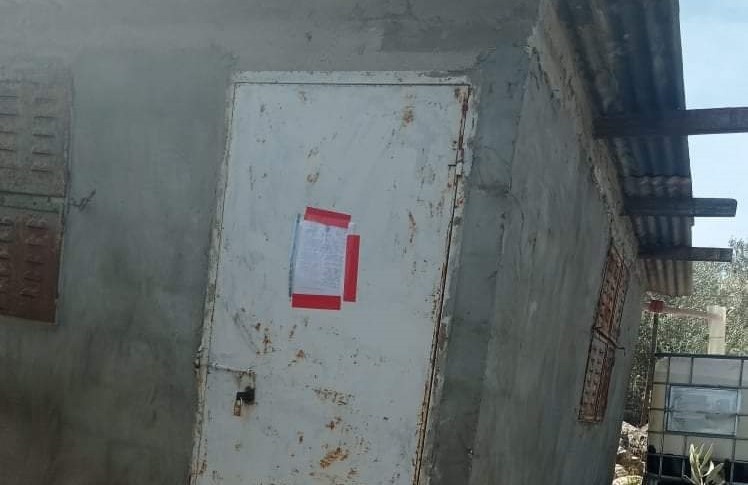 The occupation delivers stop work and construction notices to 4 agricultural rooms in Kafr al-Dik