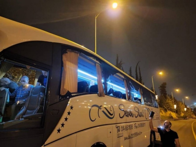 Pictures - Injuries in a settler attack on a bus carrying worshipers in Jerusalem