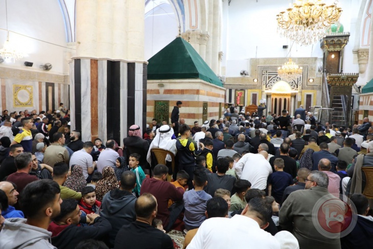 Thousands perform Eid prayers in the Ibrahimi Mosque    