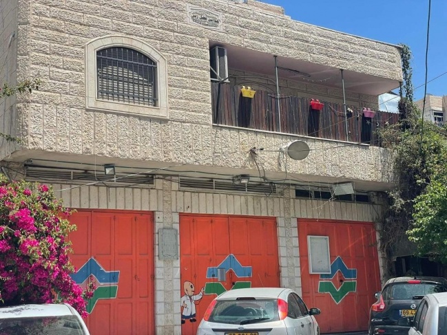 The occupation notifies the demolition of a building of 5 apartments in Silwan