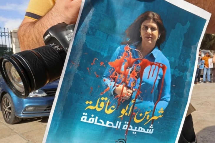 غارديان: شيرين أبو عاقلة كانت رمزا شجاعا جسد معنى أن تكون فلسطينيا