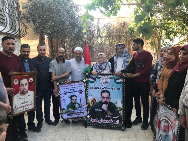 Solidarity stand by "Democracy" with the sick prisoner Osama Abu al-Asal in front of his house in Khan Younis