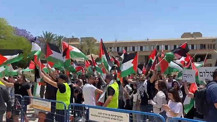 They raised the flags of Palestine.. Students commemorating the Nakba at Ben Gurion University  (photo)