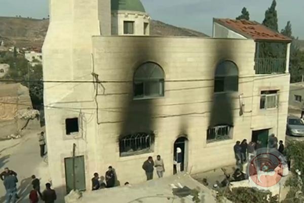 Settlers burn a vehicle and smash the windows of a mosque south of Nablus