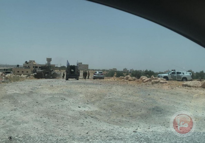 The occupation isolates Khallet al-May, east of Yatta, after closing one of its main entrances