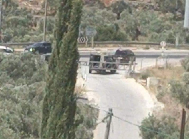 The occupation army closes the entrances to the village of Marda