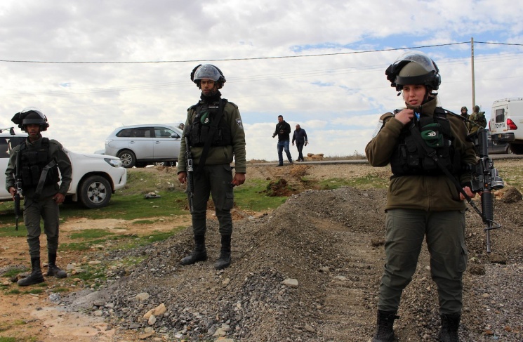 الاحتلال يمنع المواطنين من الوصول إلى أراضيهم في بلدة الخضر