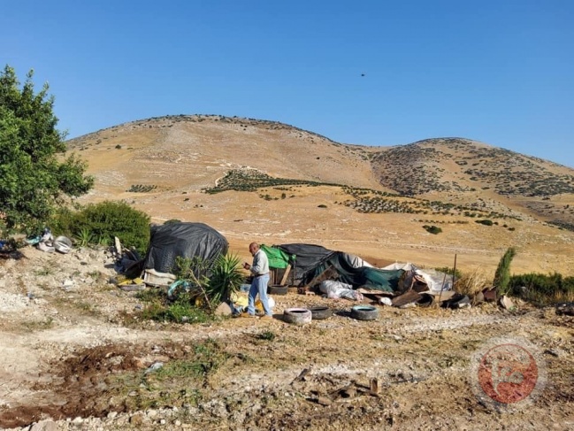 The occupation demolishes facilities for citizens in Khirbet Ibziq in the Jordan Valley