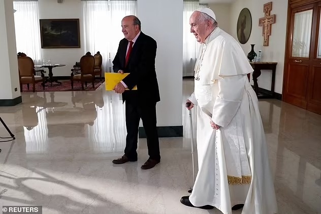 البابا يكشف حقيقة إصابته بالسرطان واعتزامه التقدم بالاستقالة