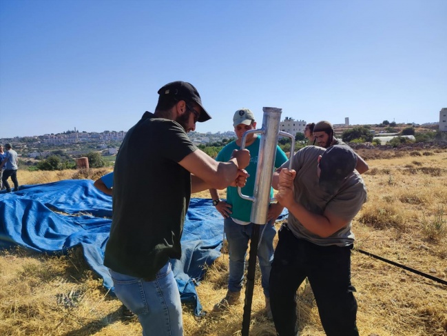 Settlers set up tents on Palestinian lands east of Hebron