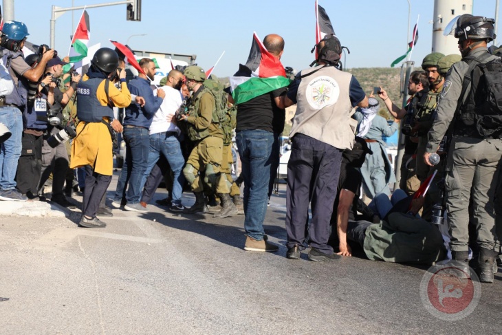 The occupation suppresses an activity against settlements in the town of Haris