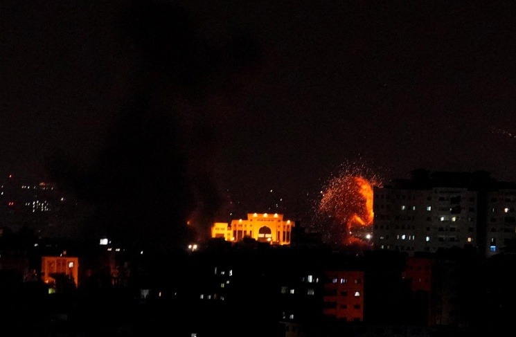 5 civilians, including 3 children, were injured in an Israeli shelling east of Gaza