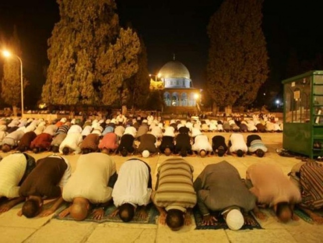 The occupation prevents Palestinians under the age of 50 from performing the dawn prayer at Al-Aqsa