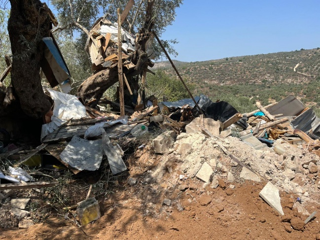 The occupation demolishes 5 agricultural rooms west of Salfit