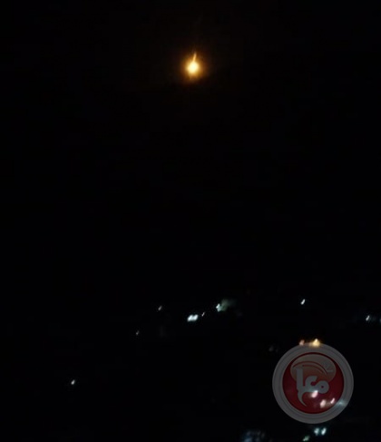 The Israeli army fires flares in front of the Lebanese Shebaa