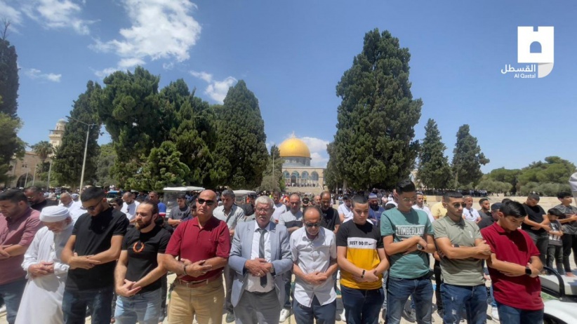 50 thousand perform Friday prayers in the precincts of Al-Aqsa Mosque