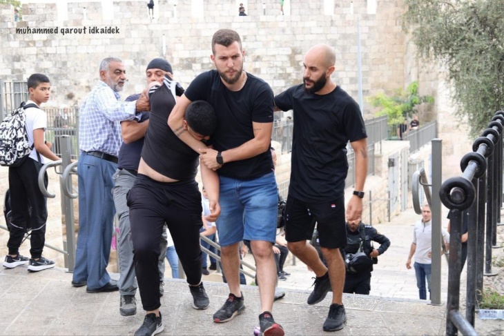 Undercover Arabs arrest a young man at Bab al-Amud in Jerusalem
