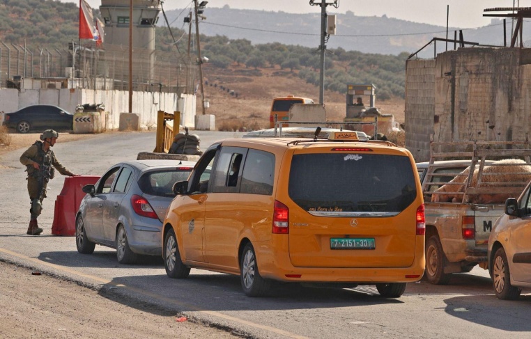 The occupation storms the city of Nablus and seizes a vehicle