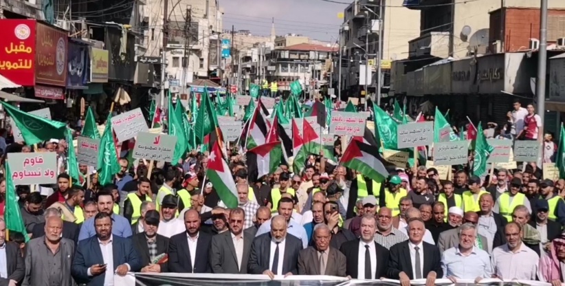 Hundreds of Jordanians march in central Amman in solidarity with Palestine