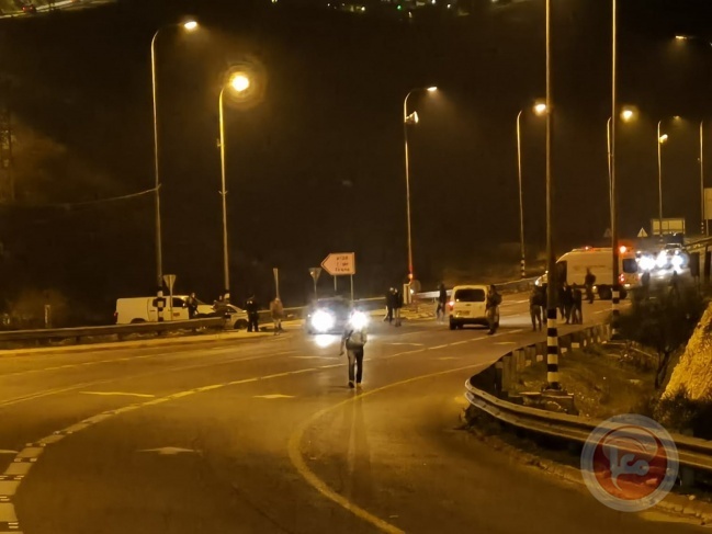 5 settlers were injured with stones, south of Nablus