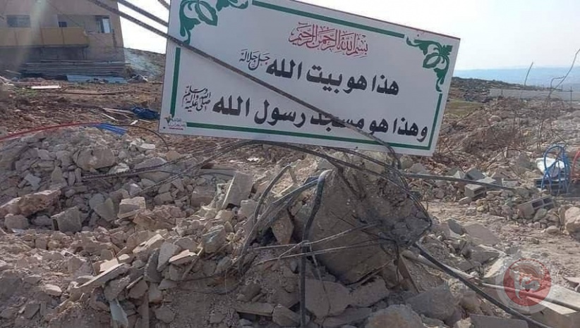The occupation demolishes a mosque west of the city of Dora