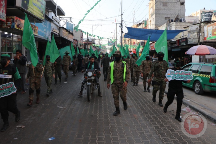 Hamas in Nuseirat organizes a military march with the participation of "1000 masked men"