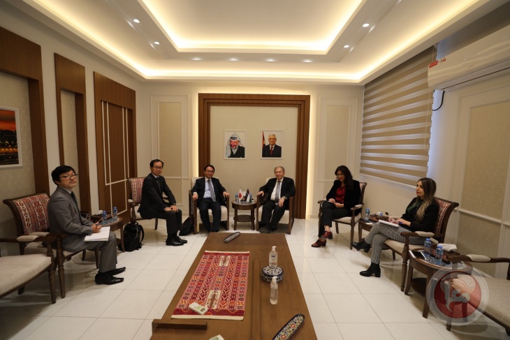 The Minister of Economy and a Japanese delegation discuss areas of joint cooperation